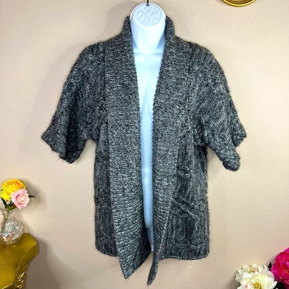 S/M A.n.a Grey Shrug Sweater Short Sleeve Open Cardigan Small Medium 4 6 8 10 - Picture 1 of 7